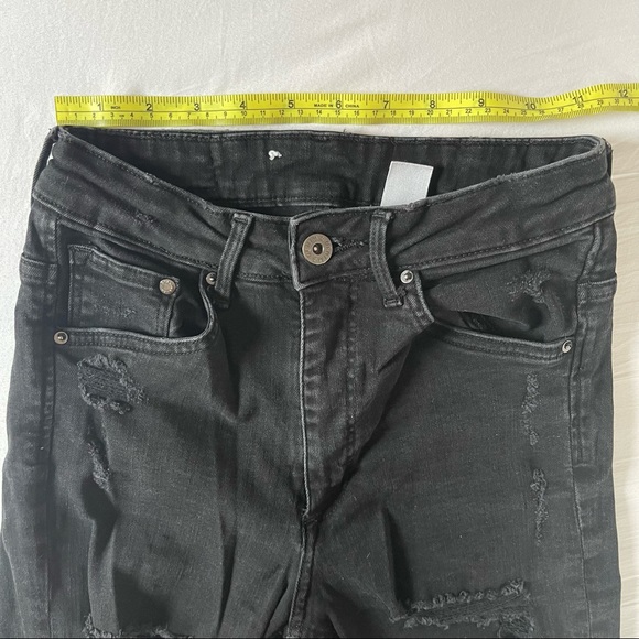 H&M Distressed Black High Rise Skinny Jean 27 - Picture 5 of 7